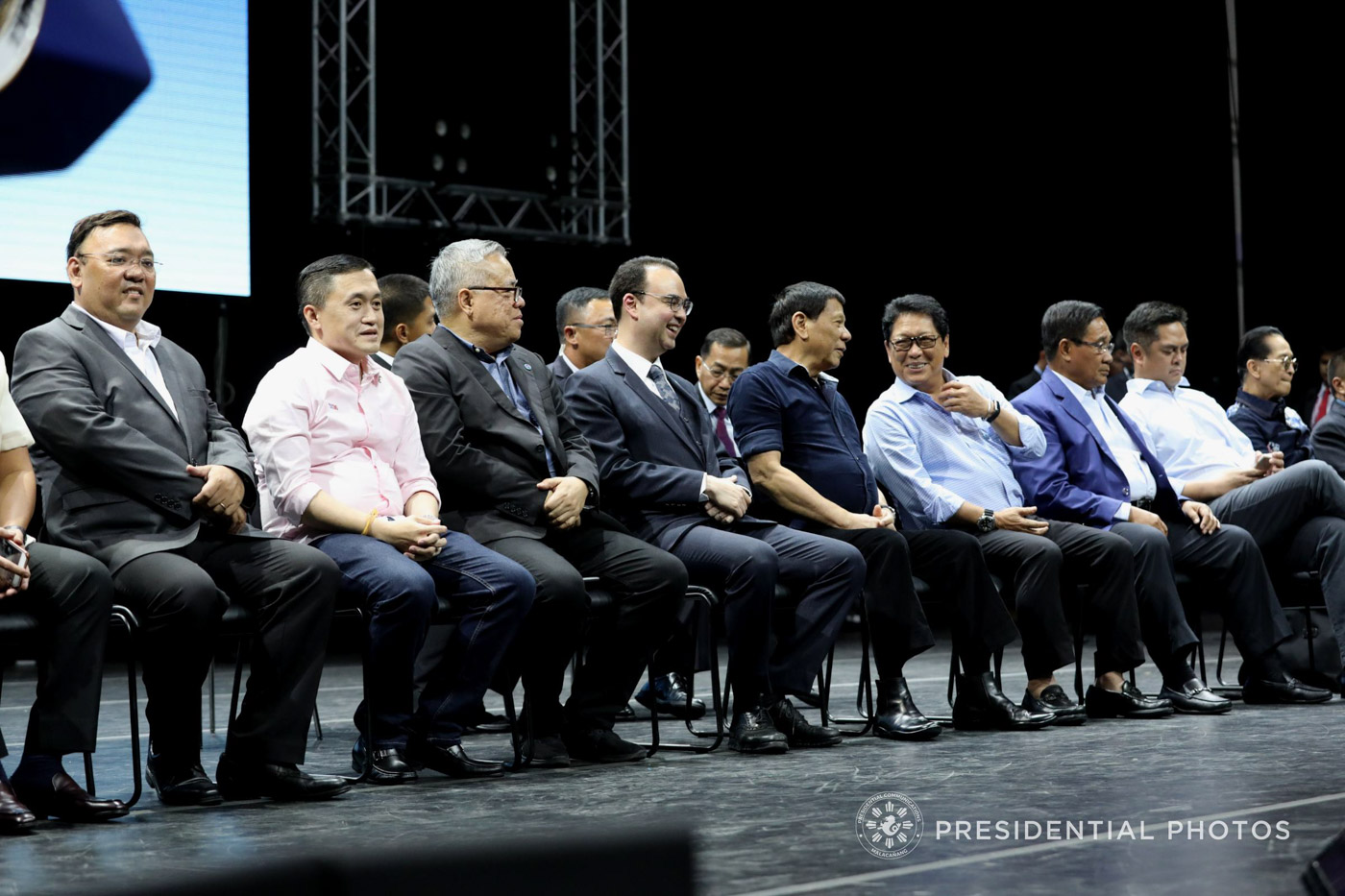 ONSTAGE. President Rodrigo Duterte (5th from left) is seated between Foreign Affairs Secretary Alan Peter Cayetano and Labor Secretary Silvestre Bello III. Photo by Robinson Niñal Jr/Presidential Photo 