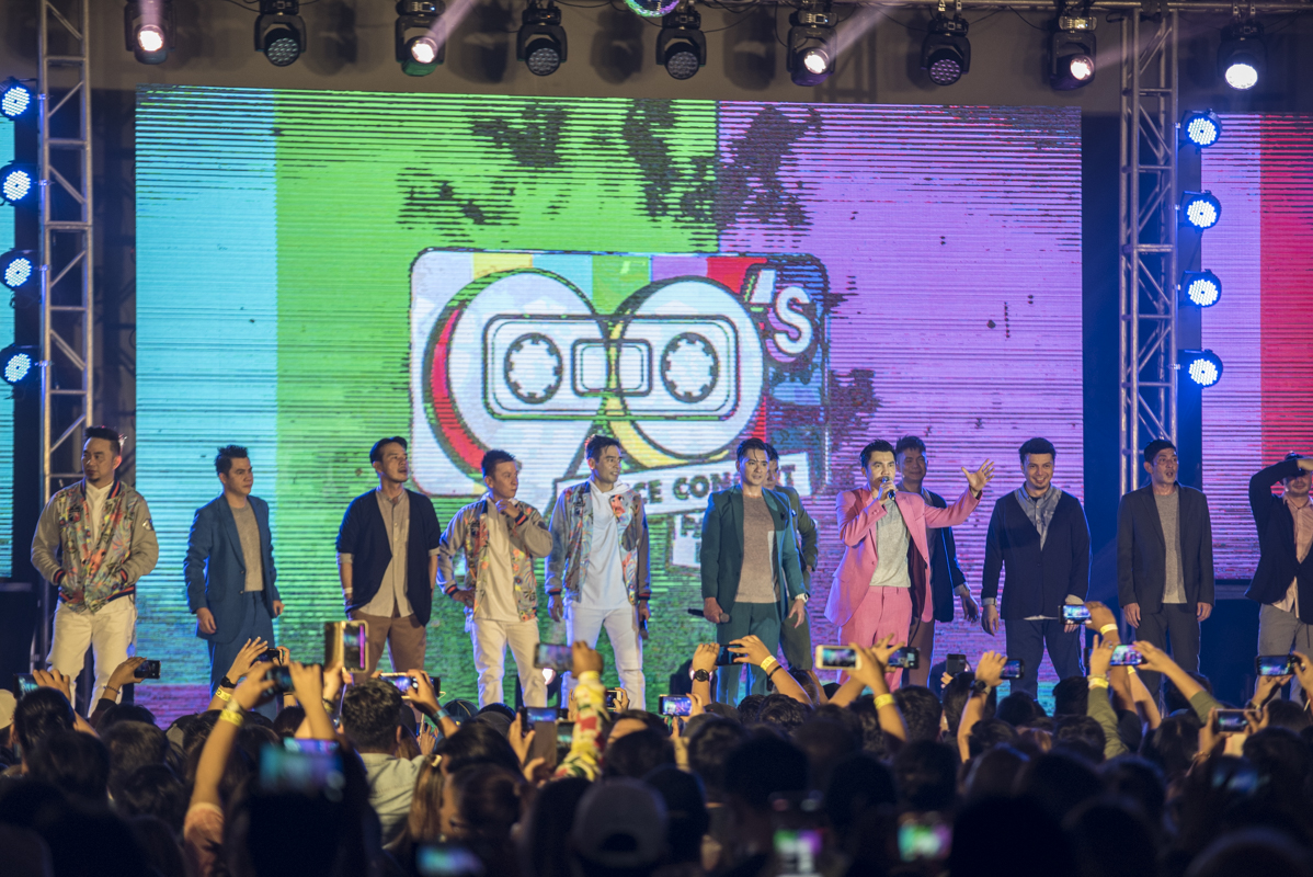 THROWBACK. Dance groups Universal Motion Dancers, Streetboys, and Manoeuvres get together to relive the popular dance crazes of the '90s. All photos by Rob Reyes/Rappler  