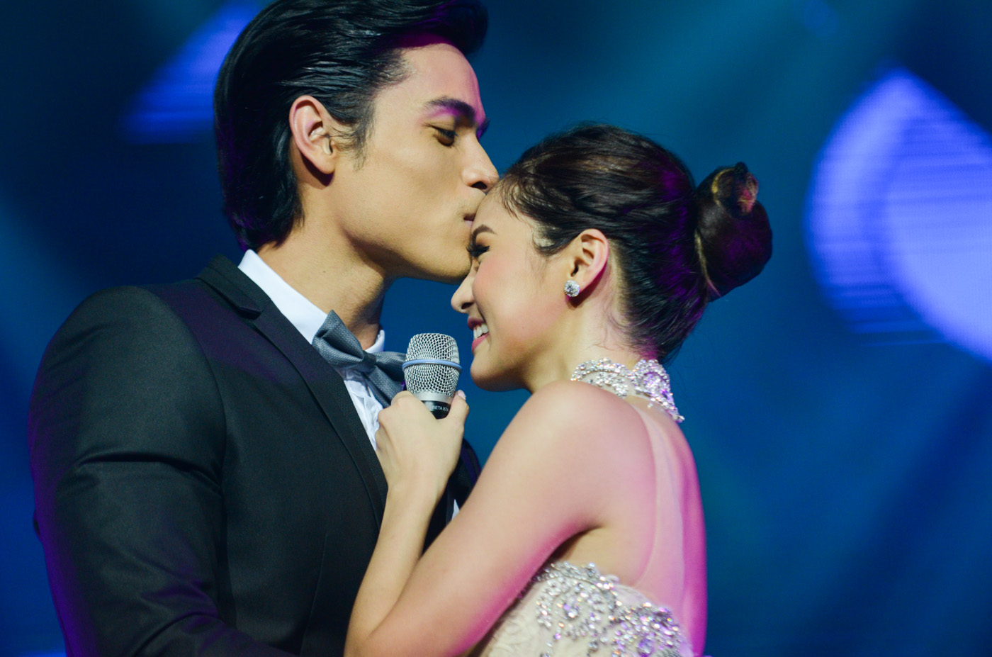 'KILIG.' The Tagalog term is now a part of the Oxford English Dictionary. File photo shows Xian Lim and Kim Chiu at Kim's 'Chinita Princess: The FUNtasy Concert.' Photo by Alecs Ongcal/ Rappler 