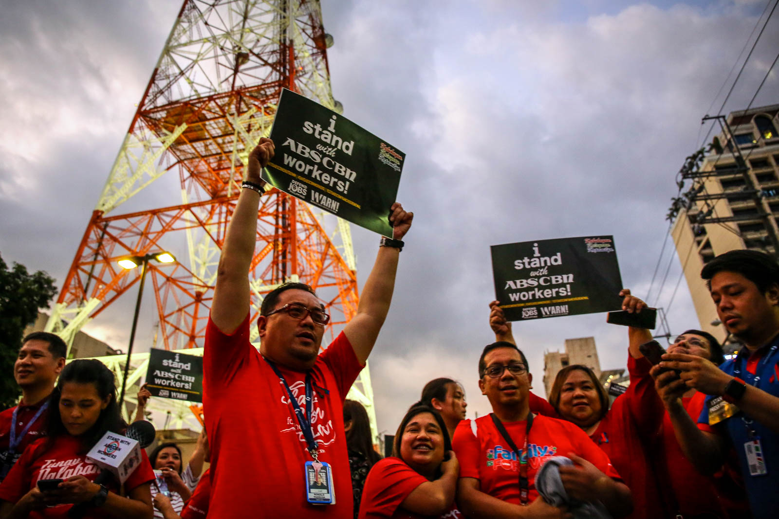 RENEW. ABS-CBN employees and supporters hold a rally on Valentines Day, February 14, 2020, to demand the renewal of the broadcast giant franchise. Photo by Jire Carreon/Rappler 