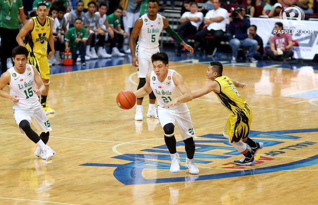SOMETHING NEW. Jeron Teng (middle) played 19.5 minutes coming off the bench during DLSU