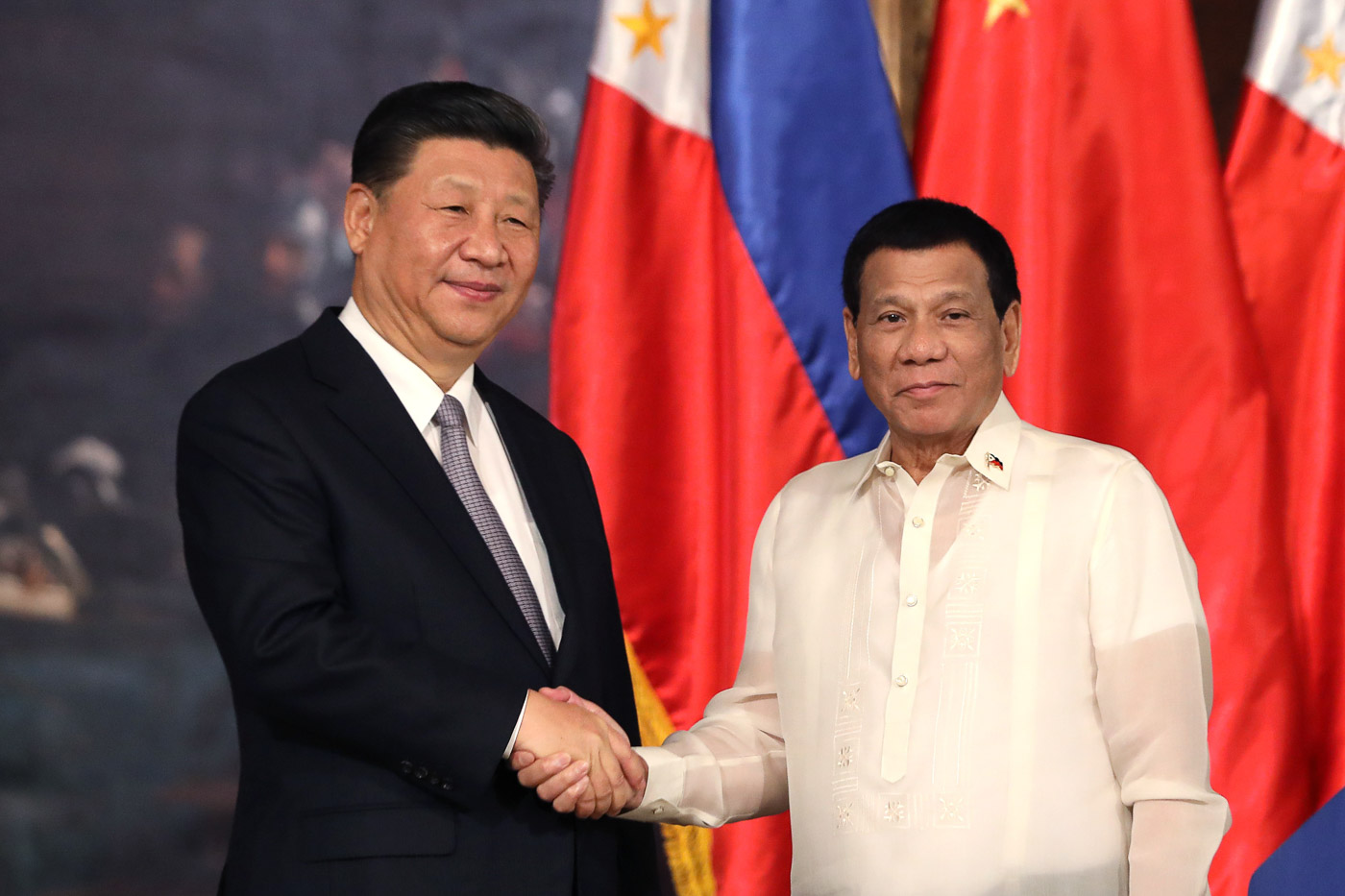 LEADERS, FRIENDS. Philippine President Rodrigo Duterte and Chinese President Xi Jinping shake hands after anl expanded bilateral meeting in Malacañang on November 20, 2018. Malacanang photo 