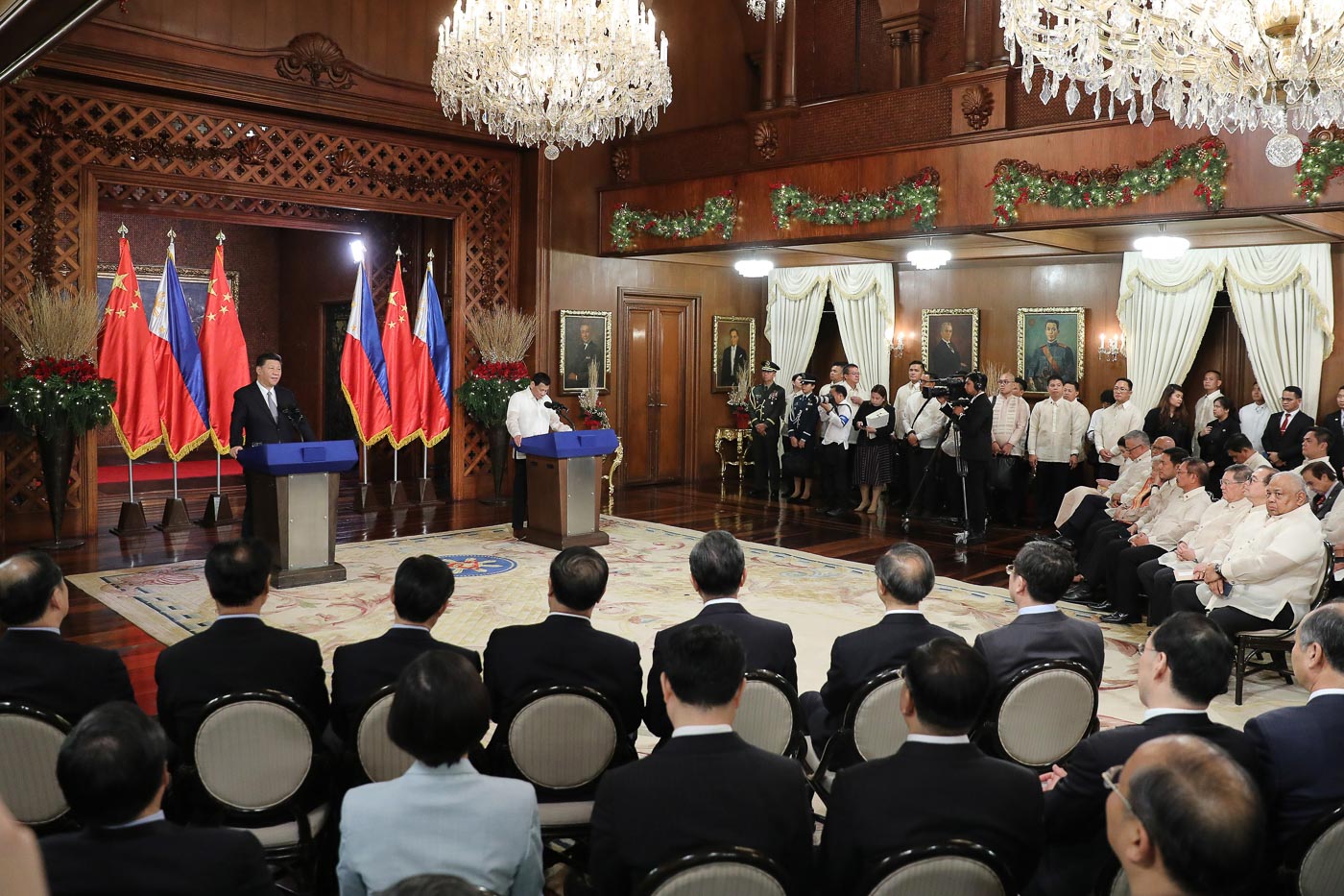 COOPERATION. Philippine President Rodrigo Duterte and Chinese President Xi Jinping give their joint press statements following an expanded bilateral meeting in Malacañang. Malacañang photo   