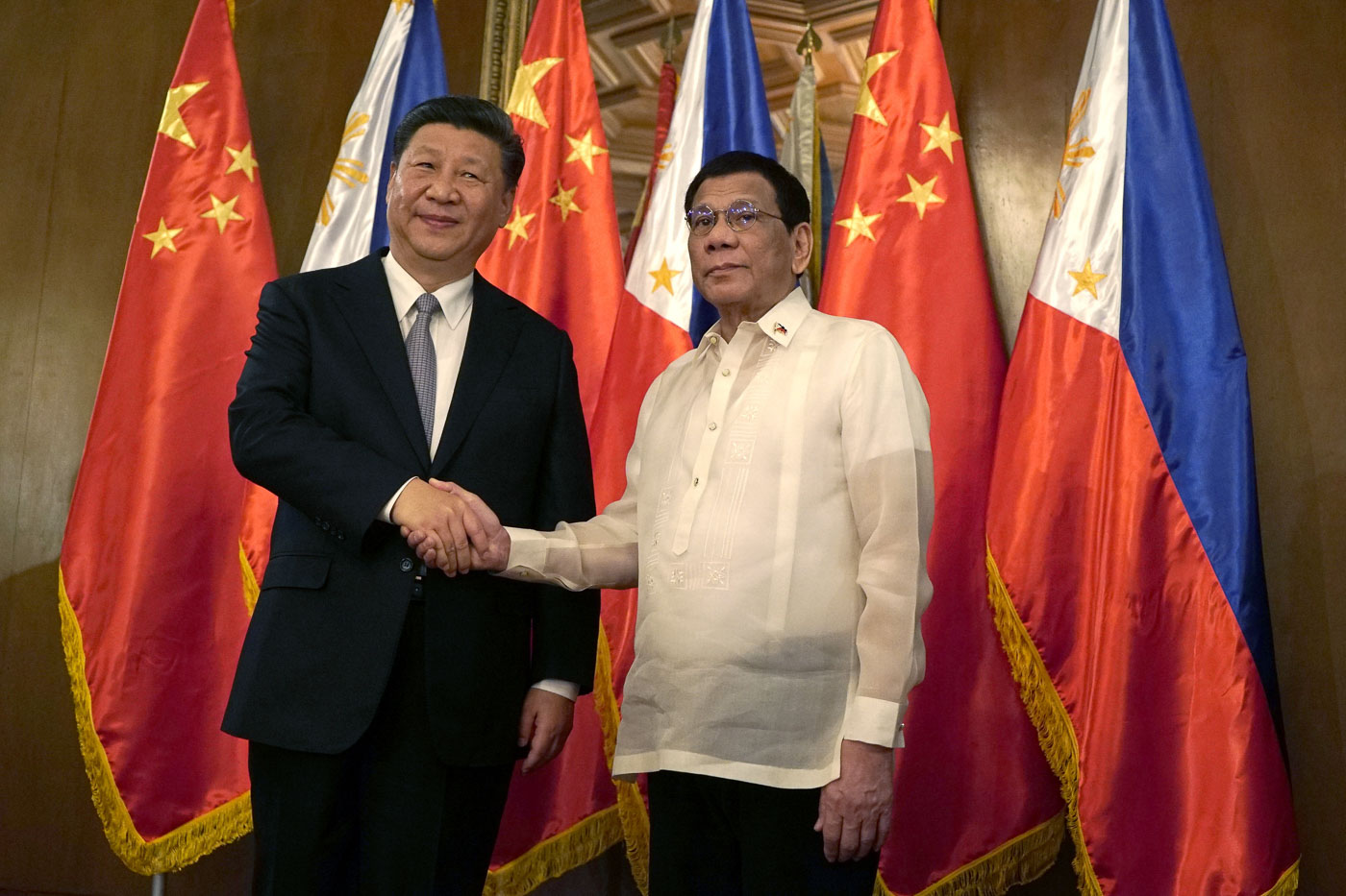 TIES. File photo of Chinese President Xi Jinping with Philippine President Rodrigo Duterte in Manila in November 2018.
Malacañang photo  