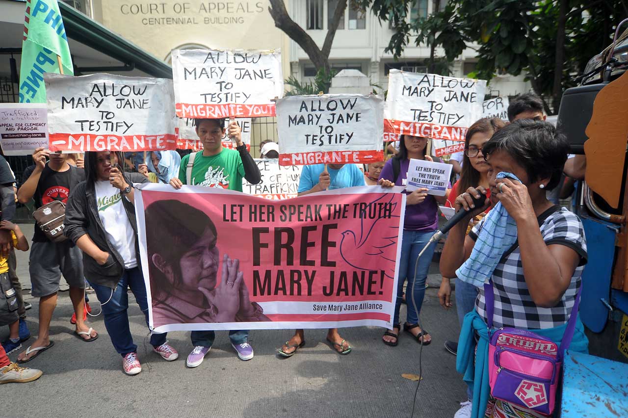 MARY JANE. Migrante group and Mary Jane Veloso's mother Celia march to the Court of Appeals in Manila on January 25, 2018, to appeal the Court to allow the overseas Filipino worker to testify from her Indonesian jail. File photo by Ben Nabong  