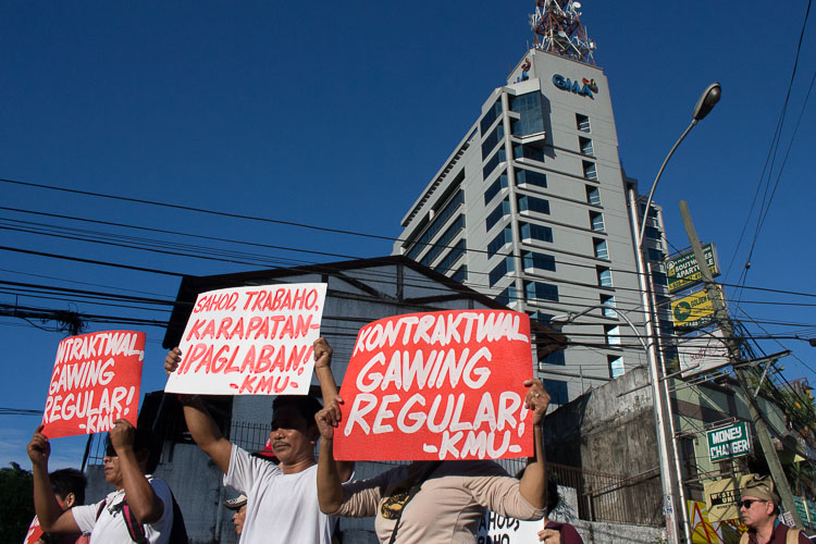 CONTRACTUAL EMPLOYEES. GMA-7 contractual employees picket outside the network in 2015. Contributed photo