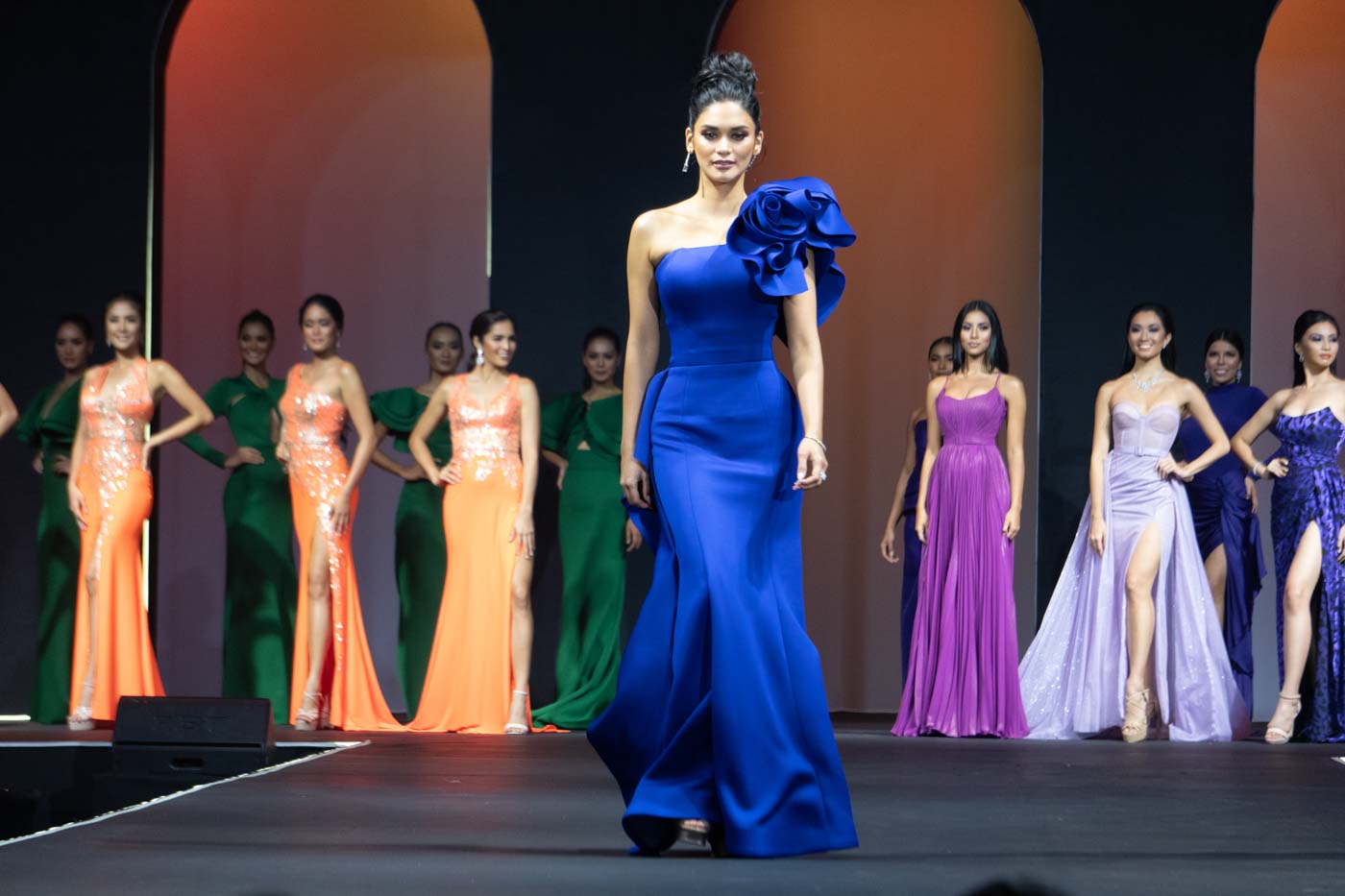 QUEEN. In this photo, Miss Universe 2015 Pia Wurtzbach graces the Miss Universe Philippine gala night last June 4. Pia is set to walk for a fashion show in Cebu for Love Yourself Philippines. File photo by Dion Besa/Rappler 