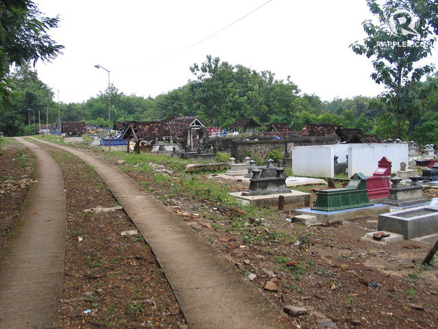 MAKAM. Kuburan massal tahanan terduga komunis di Puh Doyong, Purwantoro, Wonogiri, sekarang menjadi pemakaman umum desa. Foto oleh Ari Susanto/Rappler  