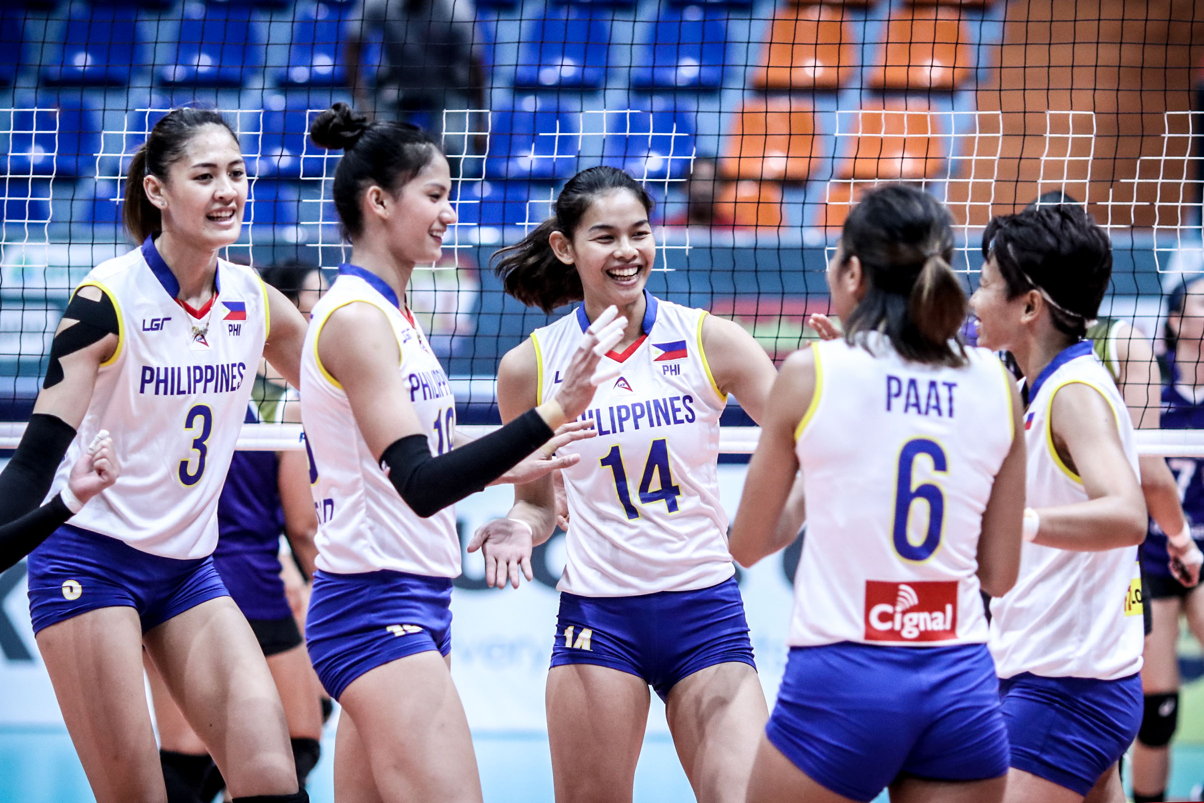 FULL CONTROL. The Philippine women's volleyball teams puts on a dominant show in the PSL. Photo by Mix Gatpandan/Rappler  