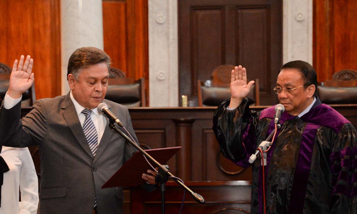 NEW JBC MEMBER. Newly retired Supreme Court Associate Justice Noel G. Tijam takes his oath as the newest member of the Judicial and Bar Council (JBC) before Chief Justice Lucas P. Bersamin on March 7, 2019. Photo courtesy of the SC Public Information Office 