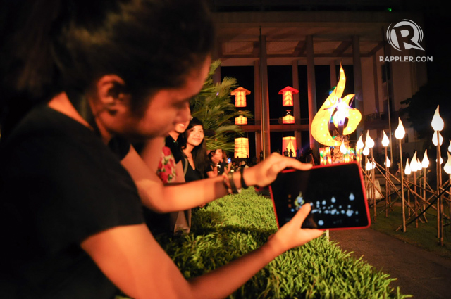 LANTERNS.Intricate Pampanga lanterns and the latest installation art by sculptor Toym Imao take the center stage at the annual Aninag in 2015. Photo by Rappler