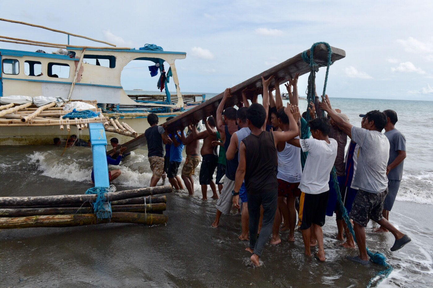 NOT SATISFIED. Fishermen, shown here pulling Gem-Ver towards the shore of San Jose, Occidental Mindoro, on June 15, 2019, want China to do more than just apologize. File photo by LeAnne Jazul/Rappler 