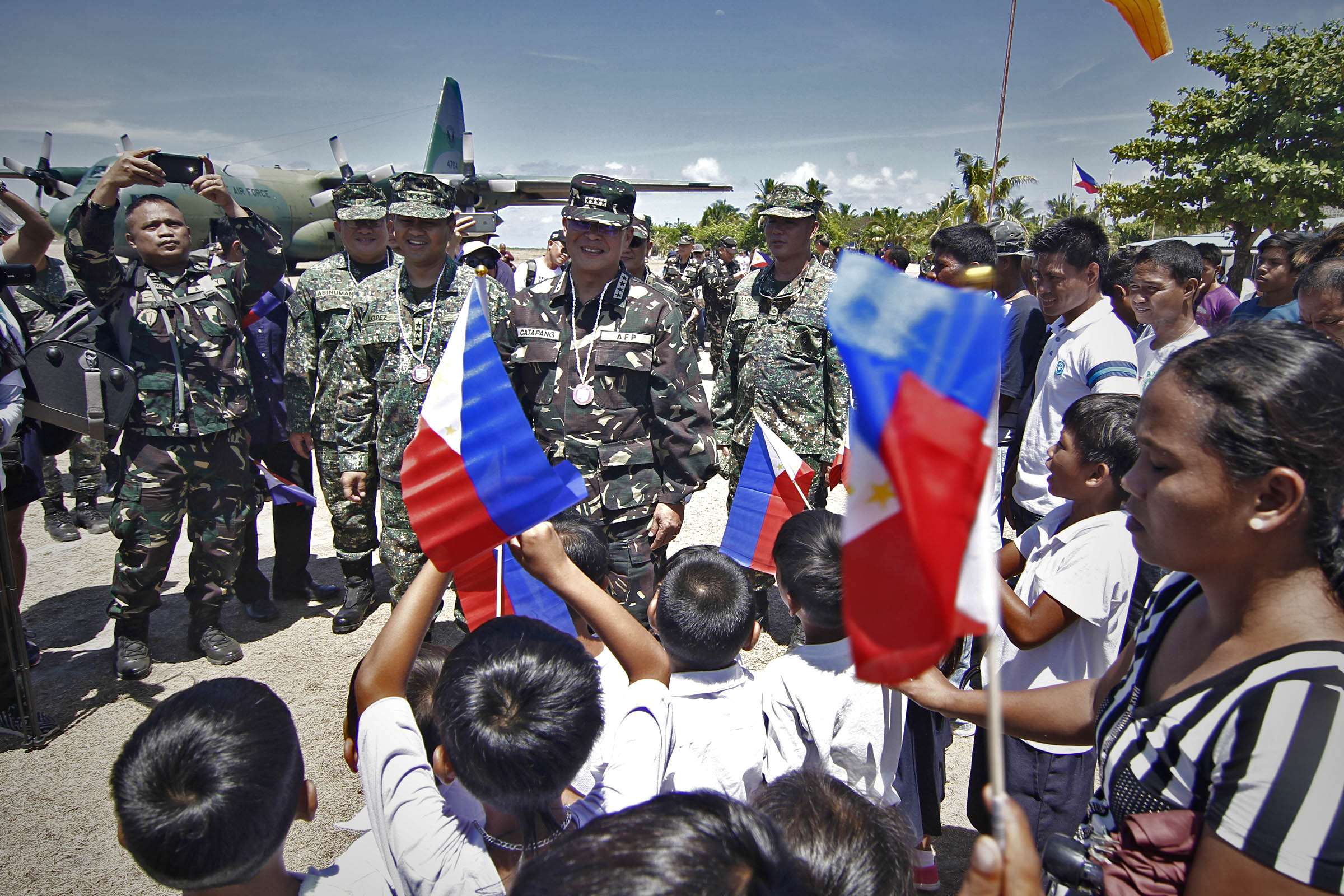 RARE VISIT: AFP Chief of Staff Genenral Pio Catapang Jr personally visited for the first time the village of Pag-asa (hope), Municipality of Kayalaan, Palawan on Monday, May 11, 2015. Photo by Vincent Go/Rappler 