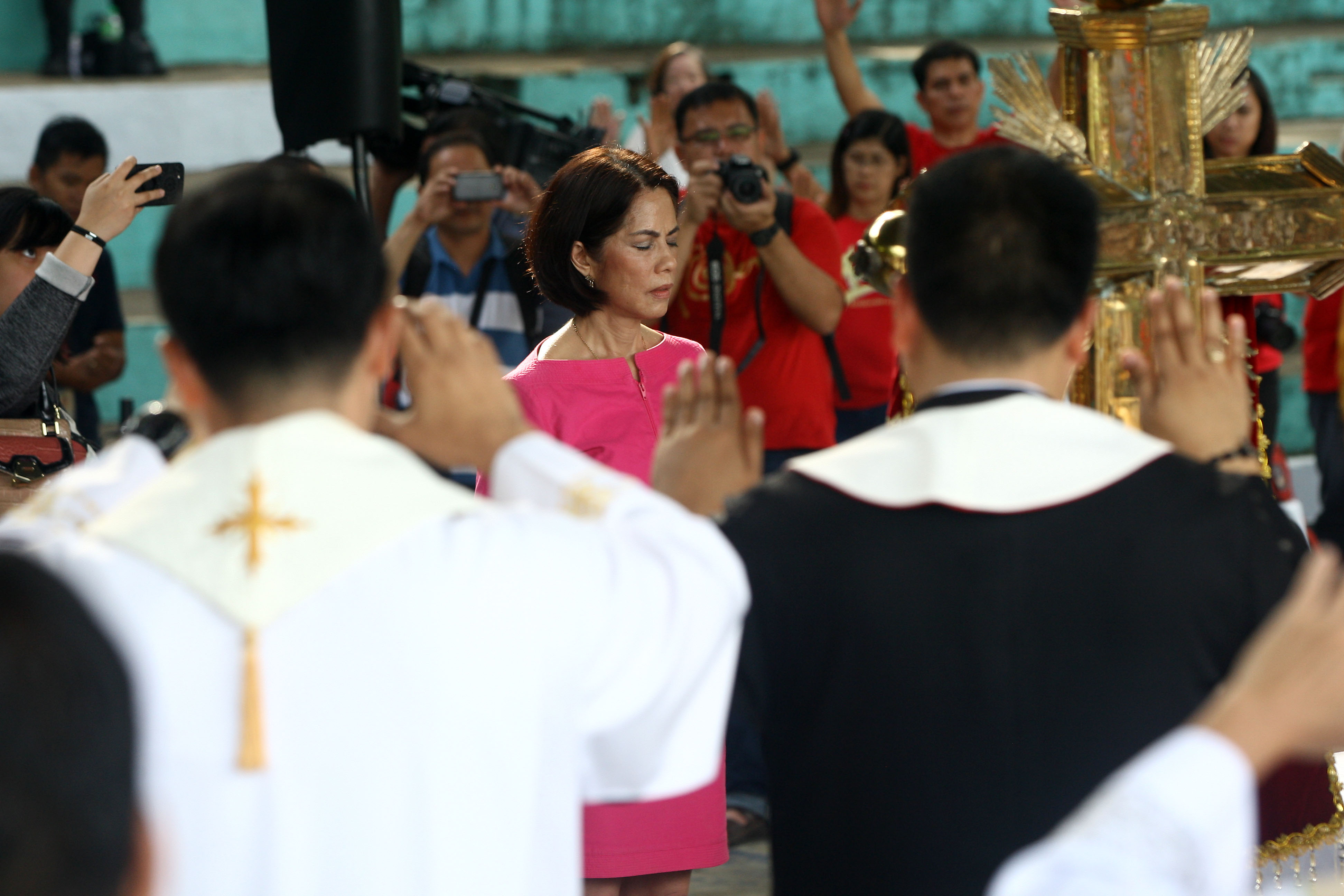 UP AGAINST THE MINING INDUSTRY. Religious and environmental groups pray over DENR Secretary Gina Lopez during a mass on February 2, 2017. File photo by Ben Nabong/Rappler 