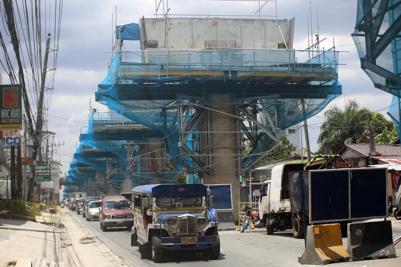 RAILWAY PROJECT. The Metro Rail Transit Line 7, currently being constructed, might be further delayed. File photo by Darren Langit/Rappler 
