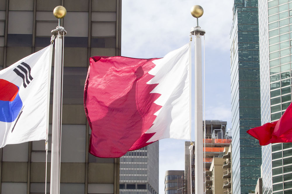 The flag ofthe State of Qatar (centre) flying at United Nations headquarters in New York, 14 July 2016. UN Photo/Loey Felipe 