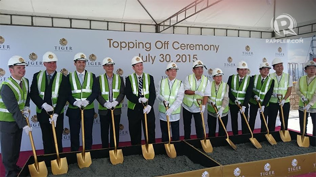 TOPPING OFF. Gambling magnate Kazuo Okada (6th from left), along with executives from his Universal Entertainment Corporation leads the topping off ceremony of the construction of Tiger Resorts casino. Photo by Chris Schnabel / Rappler  