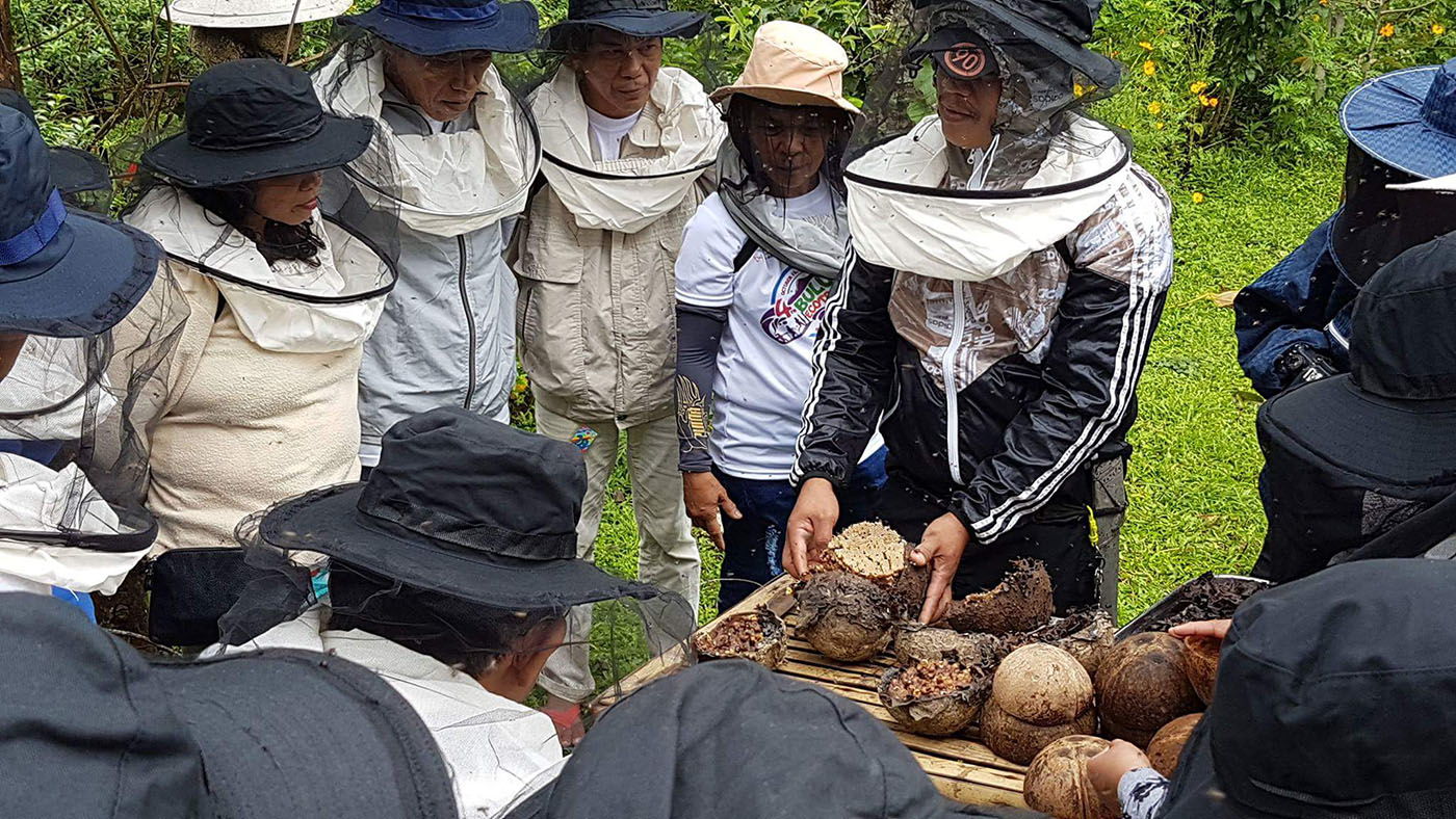 Dennis Dominguez demonstrated to the ARBO (Agrarian Reform Beneficiary Organization) members how to harvest honey from the coco shell technology. Photo courtesy of BBu.
 