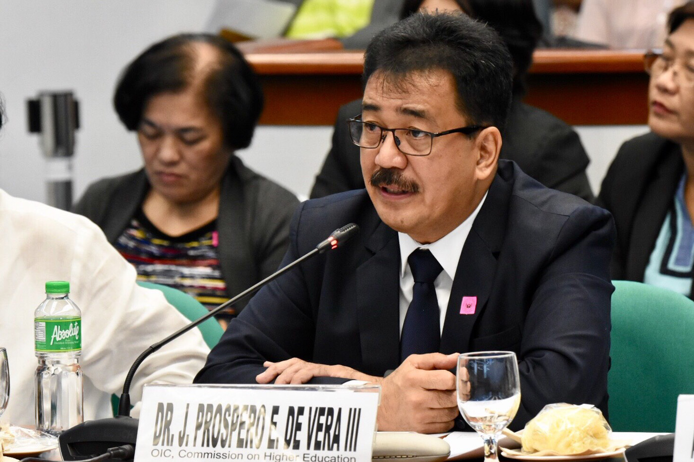 BUDGET BRIEFING. Commission on Higher Education Officer-in-Charge Prospero de Vera III at the Senate hearing on the 2019 budget of the CHED on September 20, 2018. Photo by Angie de Silva/Rappler 