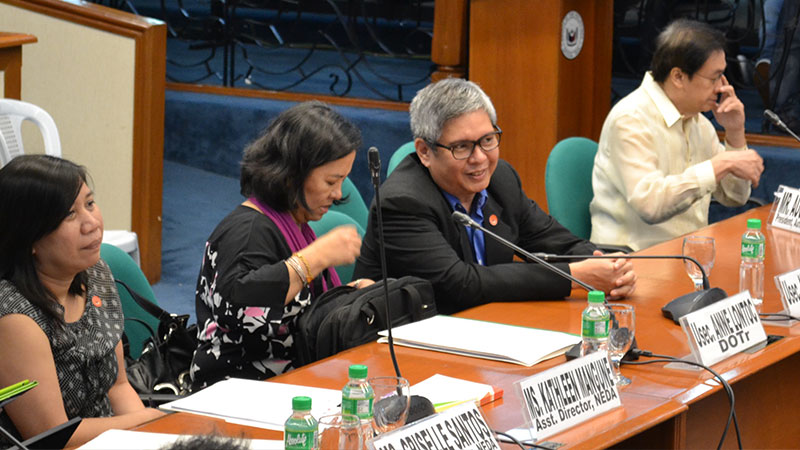 BETTER TRAFFIC. Transportation officials present the benefits of emergency powers to solve the traffic problem in Metro Manila, at a Senate hearing on August 25, 2016. Photos by Chrisee Dela Paz/Rappler   