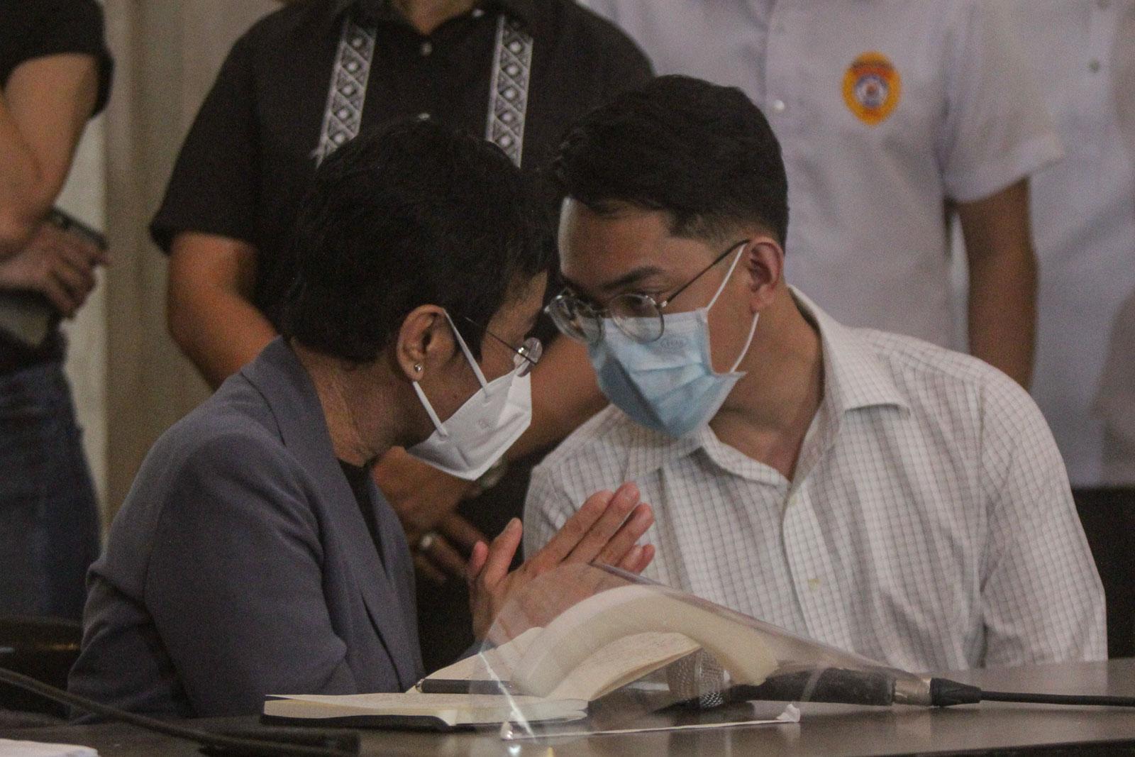 HOLD THE LINE. Rappler CEO and executive editor Maria Ressa (L) and former Rappler researcher Rey Santos, Jr during a press conference after a Manila court found them guilty of cyber libel. Photo by Dante Diosina Jr/Rappler  