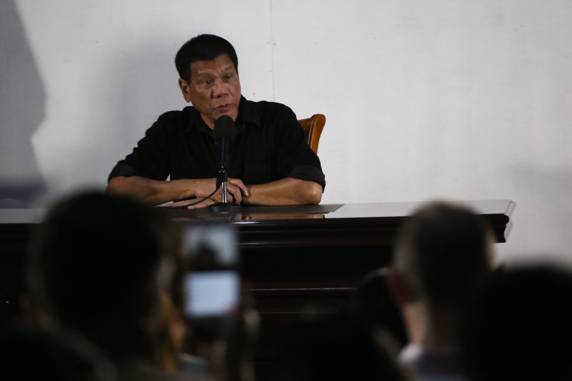 FACING THE MEDIA. Duterte holds a press conference at the Presidential Guesthouse at the DPWH Depot Compound, Panacan, Davao City. Photo by Manman Dejeto/Rappler 