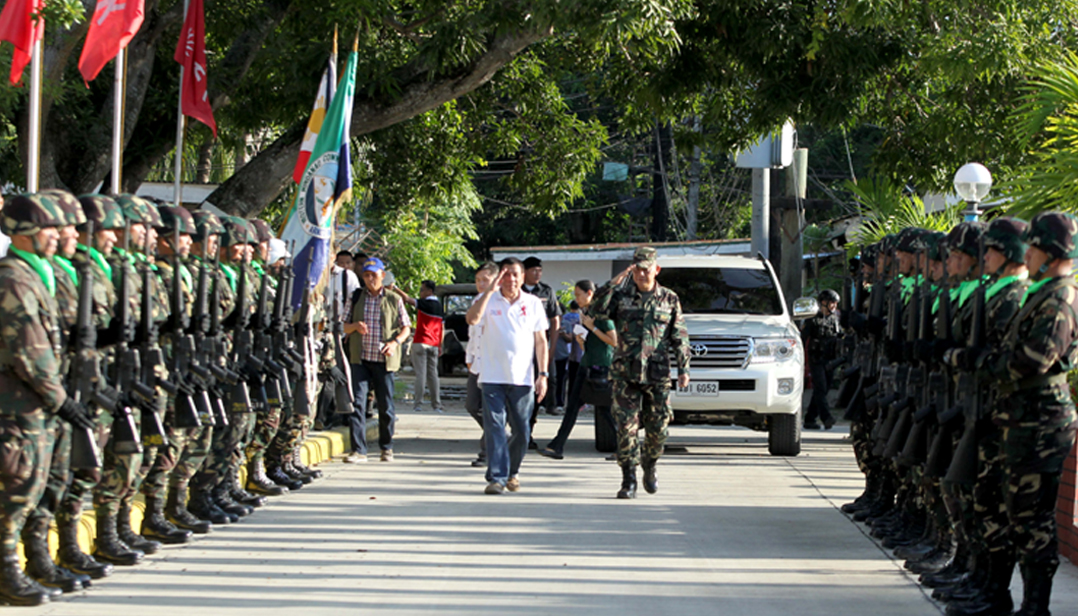 BACK IN MINDANAO. President Rodrigo Duterte arrives at the headquarters of the Western Mindanao Command in Zamboanga City on July 21for a command conference with army officials led by WestMinCom chief Lt. Gen. Mayoralgodela Cruz (right). KIWI BULACLAC/PPD 