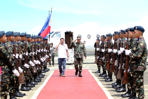 SECURITY MATTERS. President Rodrigo Duterte is welcomed by Western Mindanao Command chief Lieutenant General Mayoralgo dela Cruz during his arrival at Edwin Andrews Airbase in Zamboanga City on July 21, 2016. File photo by Kiwi Bulaclac/PPD 