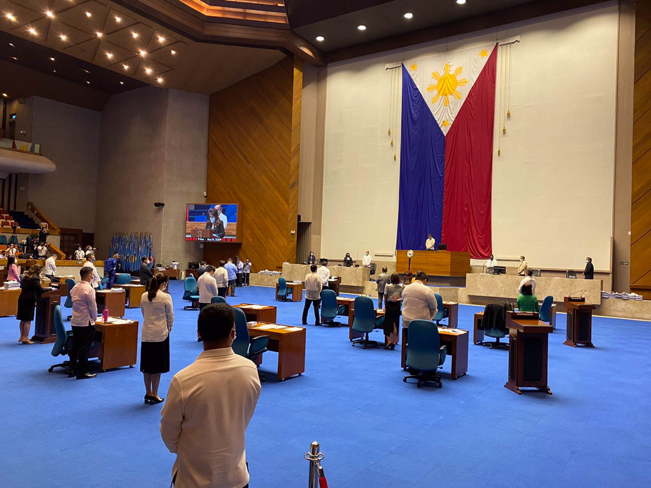 SESSION AMID PANDEMIC. Lawmakers hold a hearing at the Batasang Pambansa with physical distancing. File photo from Office of House Majority Leader Martin Romualdez 