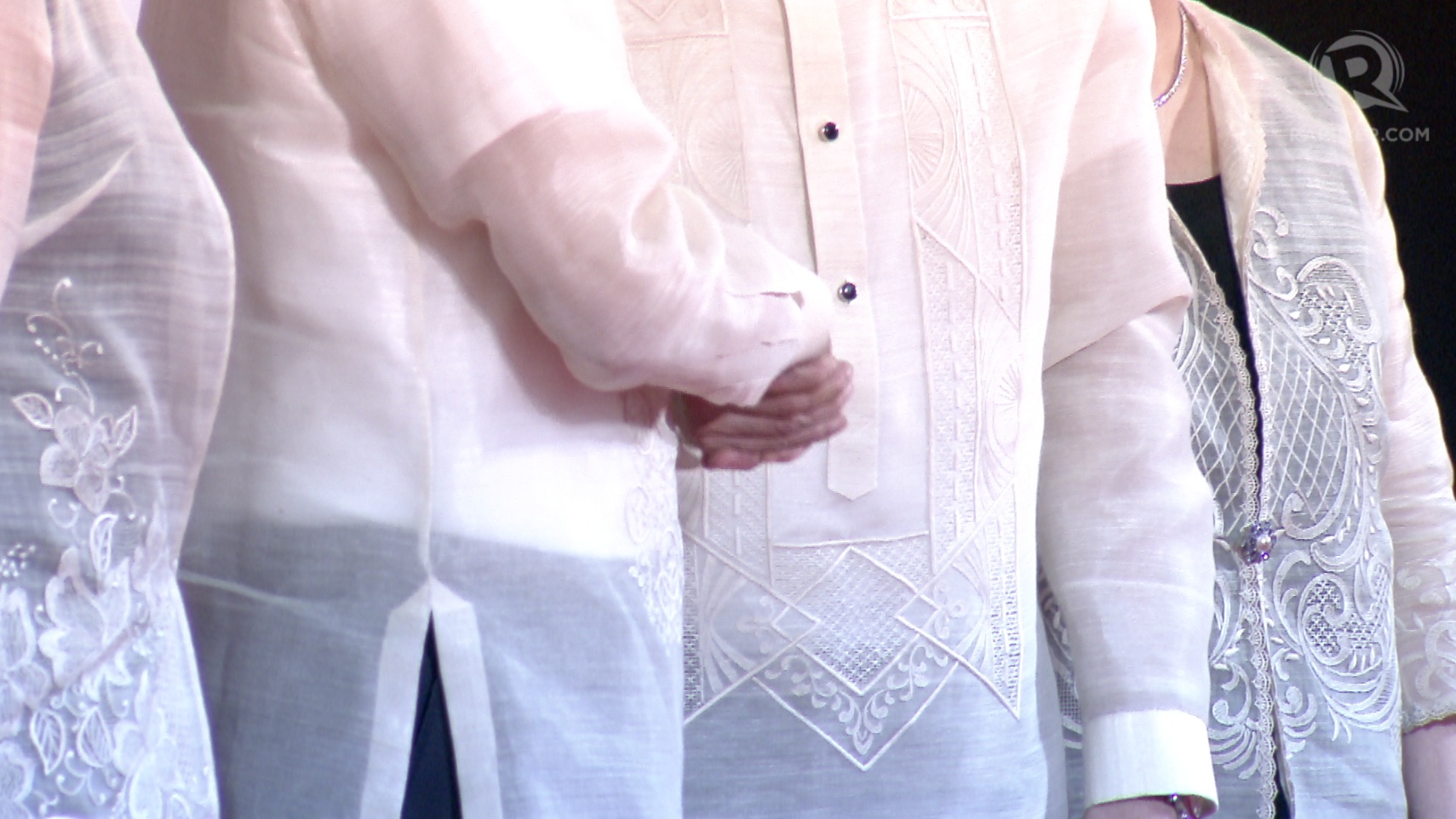 DETAILS. The embroidery on the Paul Cabral's barong designs. Rappler screengrab 