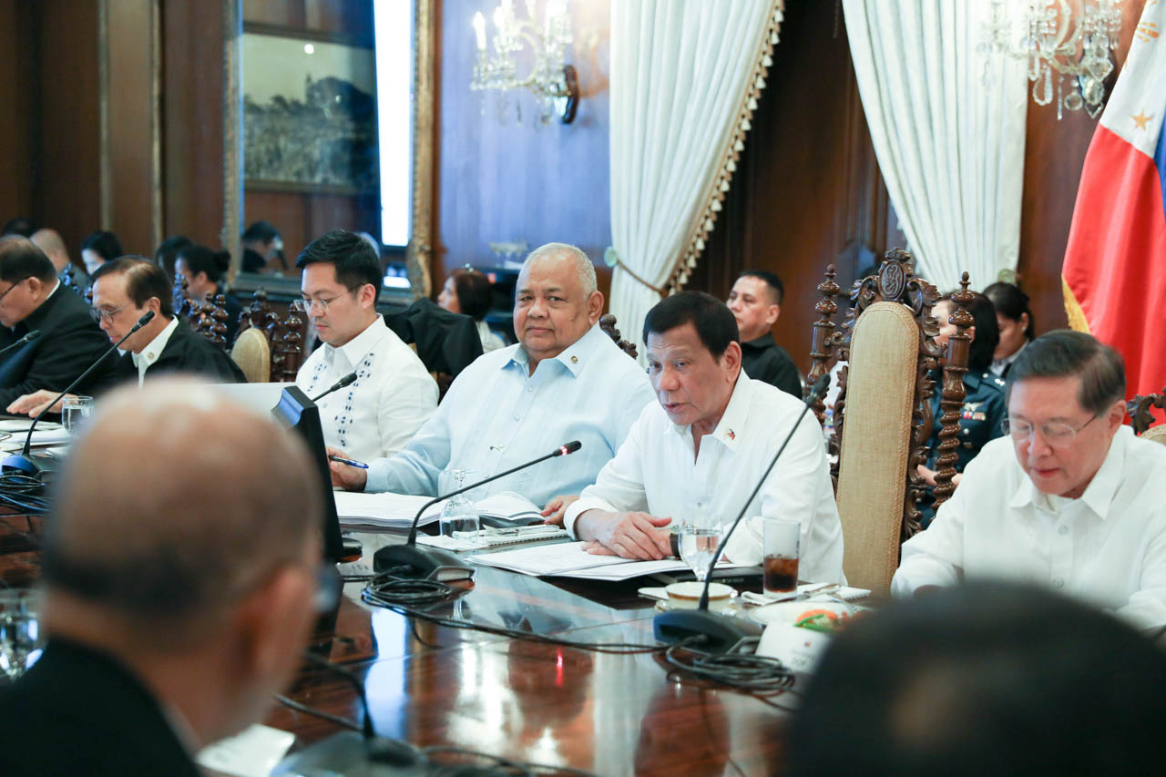 SEETHING. President Rodrigo Duterte airs his displeasure over Manila Water's arbitration win during the 44th Cabinet meeting on December 2, 2019. Malacañang photo 