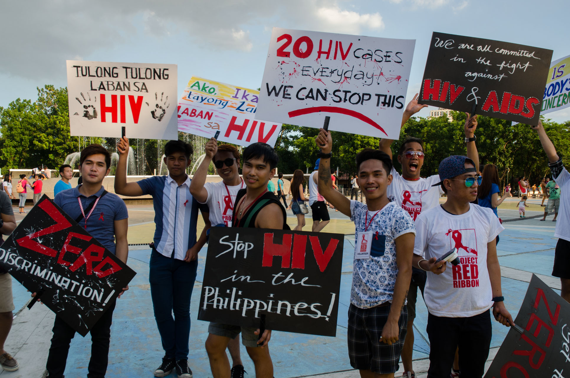 Members of the LGBT community celebrate the International AIDS Candlelight Memorial at the Liwasang Aurora Quezon Memorial Circle in Quezon City on May 17, 2015. Photo by Mark Saludez/Rappler. 