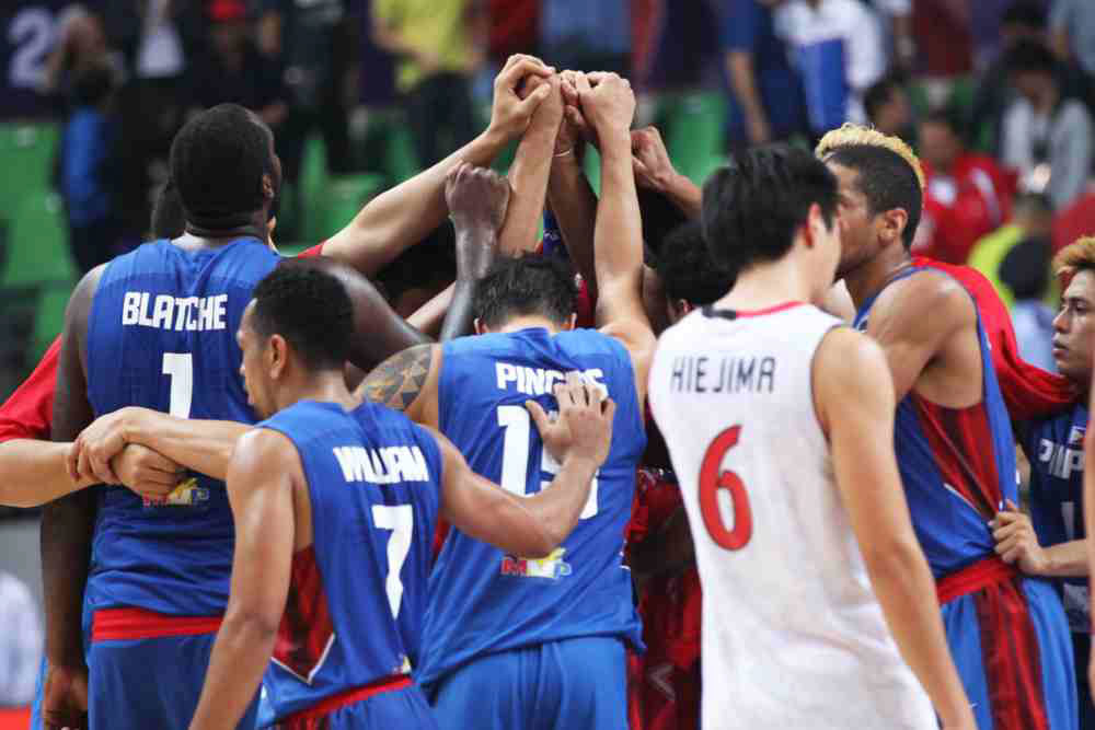 LATE. Gilas Pilipinas arrives late at the venue of the 2015 FIBA Asia Championship finals due to a delayed electric bus, according to Manny V. Pangilinan. Photo from FIBA 
