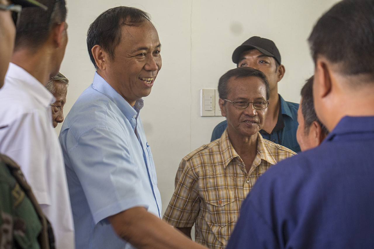 CAGAYAN GOVERNOR. The Comelec Second Division junks an election protest against Cagayan Governor Manuel Mamba (left) filed by defeated candidate Cristina Antonio. File photo by Rappler   