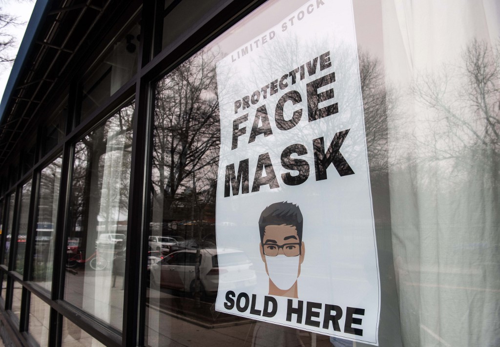PRECAUTION. A sign is seen in the window of a coronavirus pop-up store in Washington, DC, on March 6, 2020. Photo by Nicholas Kamm/AFP 