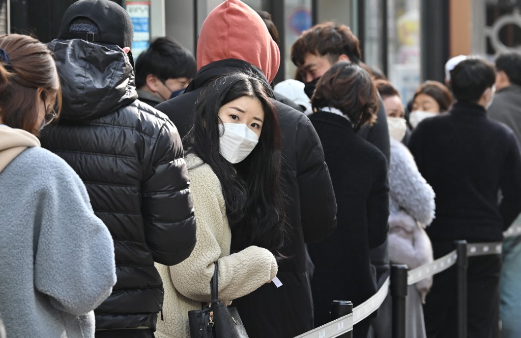 WAITING. People wait in line to buy face masks in front of a store in Daegu City, South Korea, on February 27, 2020. Photo by Jung Yeon-je/AFP 