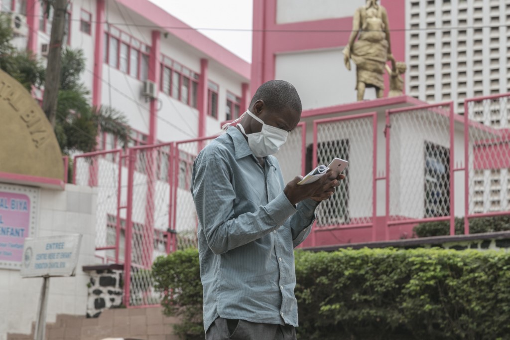 FIRST CASES. A man wears a mask while walking outside the entrance to the Yaounde General Hospital in Yaounde on March 6, 2020, as Cameroon has confirmed its first case of the COVID-19, a French national who arrived in the capital Yaounde in February, the government said on today. Photo by AFP 
