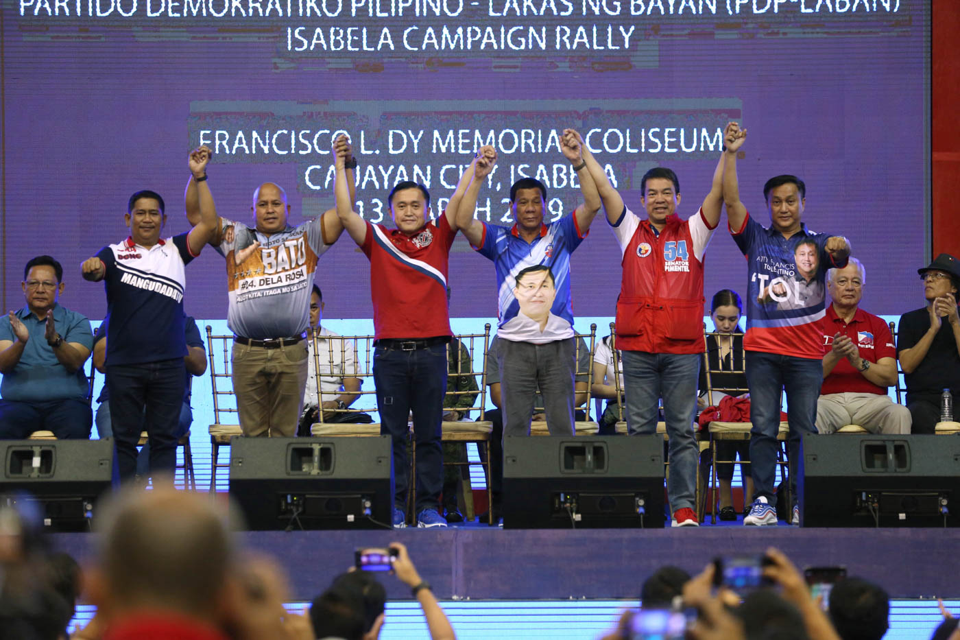 PDP 5. President Rodrigo Duterte raises the hands of the 5 senatorial candidates of his official party, PDP-Laban – (from left) Mangudadatu, Dela Rosa, Go, Pimentel, Tolentino – at the F. L. Dy Memorial Coliseum in Cauayan City, Isabela, on March 13, 2019. Malacañang photo