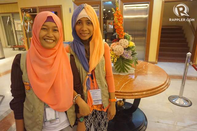 FRIENDS. Al-Fatima Tudzjahara Malik (right) and Babylyn Nisal (left) during their visit to Kuala Lumpur. Photo by Carol Ramoran. 