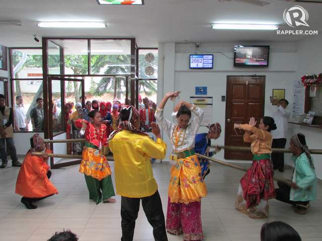 CULTURAL PERFORMANCE. Sulu Youth Leaders perform a traditional dance at the consular section of the Philippine Embassy, much to the delight of Filipinos applying for passports and other consular services. Photo from the Philippine Embassy in Kuala Lumpur 
