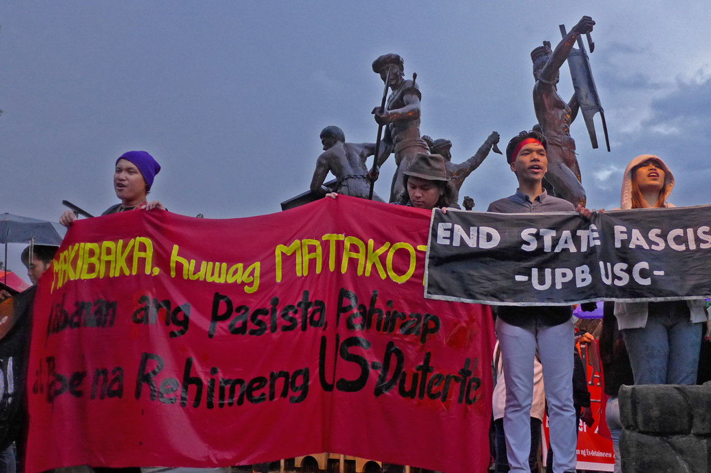 DISSENT. Protesters, mostly students, called for the ouster of President Rodrigo Duterte as Baguio joined the observance of the declaration of Martial Law Friday, 46 years ago by the late strongman Ferdinand Marcos, who was ousted in 1986 through people power. Photo by Mau Victa/Rappler 
