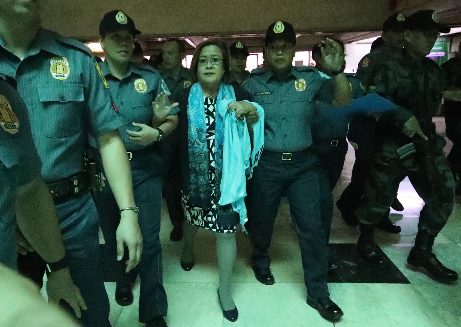 DE LIMA. PNP escorts detained senator Leila de Lima at the Quezon City Metropolitan Trial on Friday, January 5, as she attends her hearing for her Disobedience to Summons case. Photo by Darren Langit/Rappler 