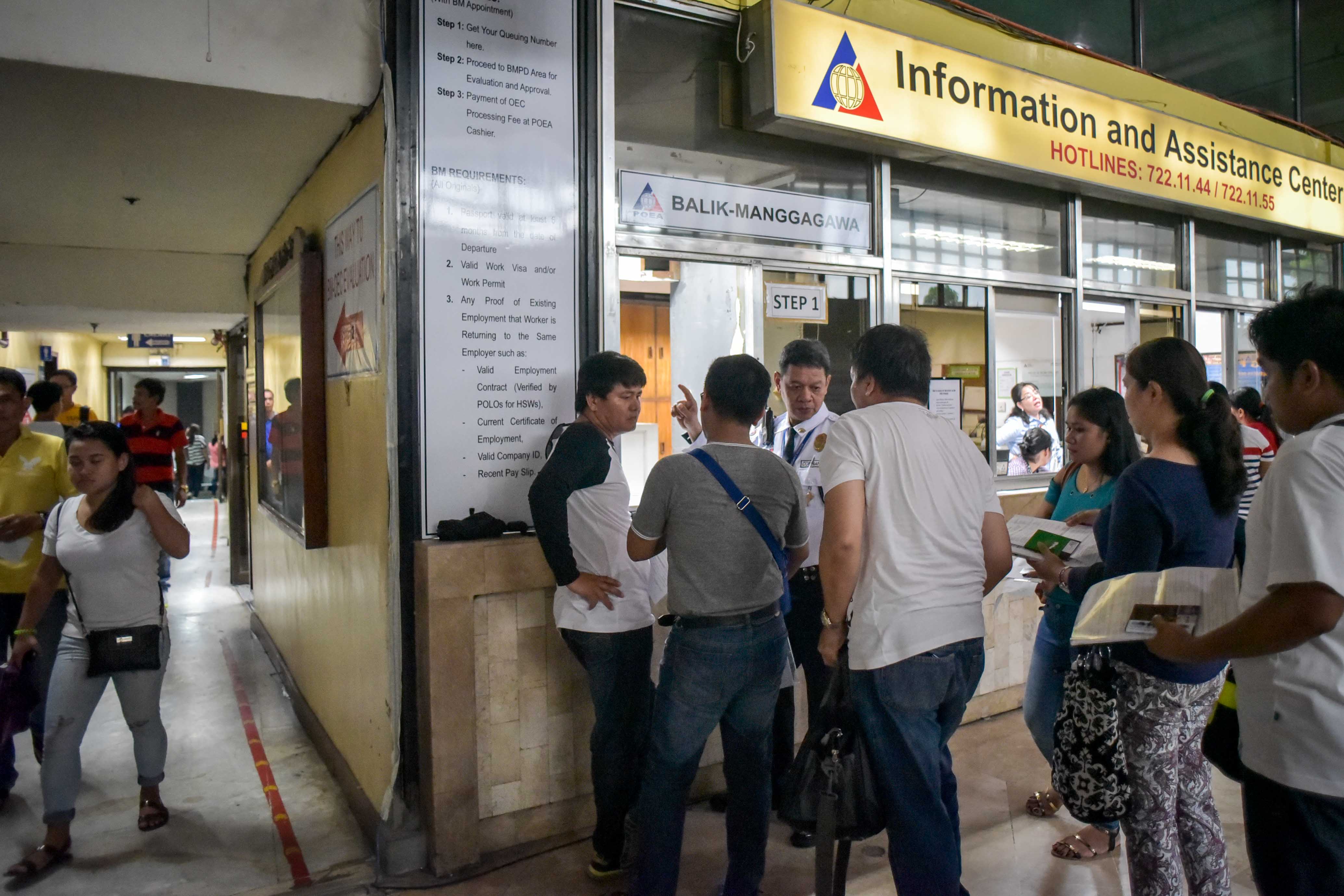 SERVICE. Over thousands of workers visit the POEA daily to process documents and applications for work abroad. Photo by LeAnne Jazul/Rappler  