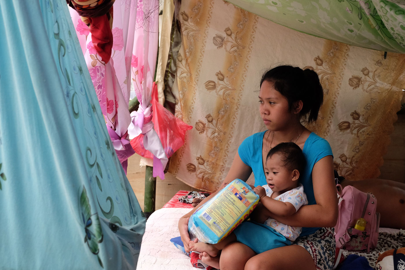 EVACUEES. A mother and child in an evacuation center in Barangay Ilomavis, Cotabato. Photo by Bobby Lagsa/Rappler 