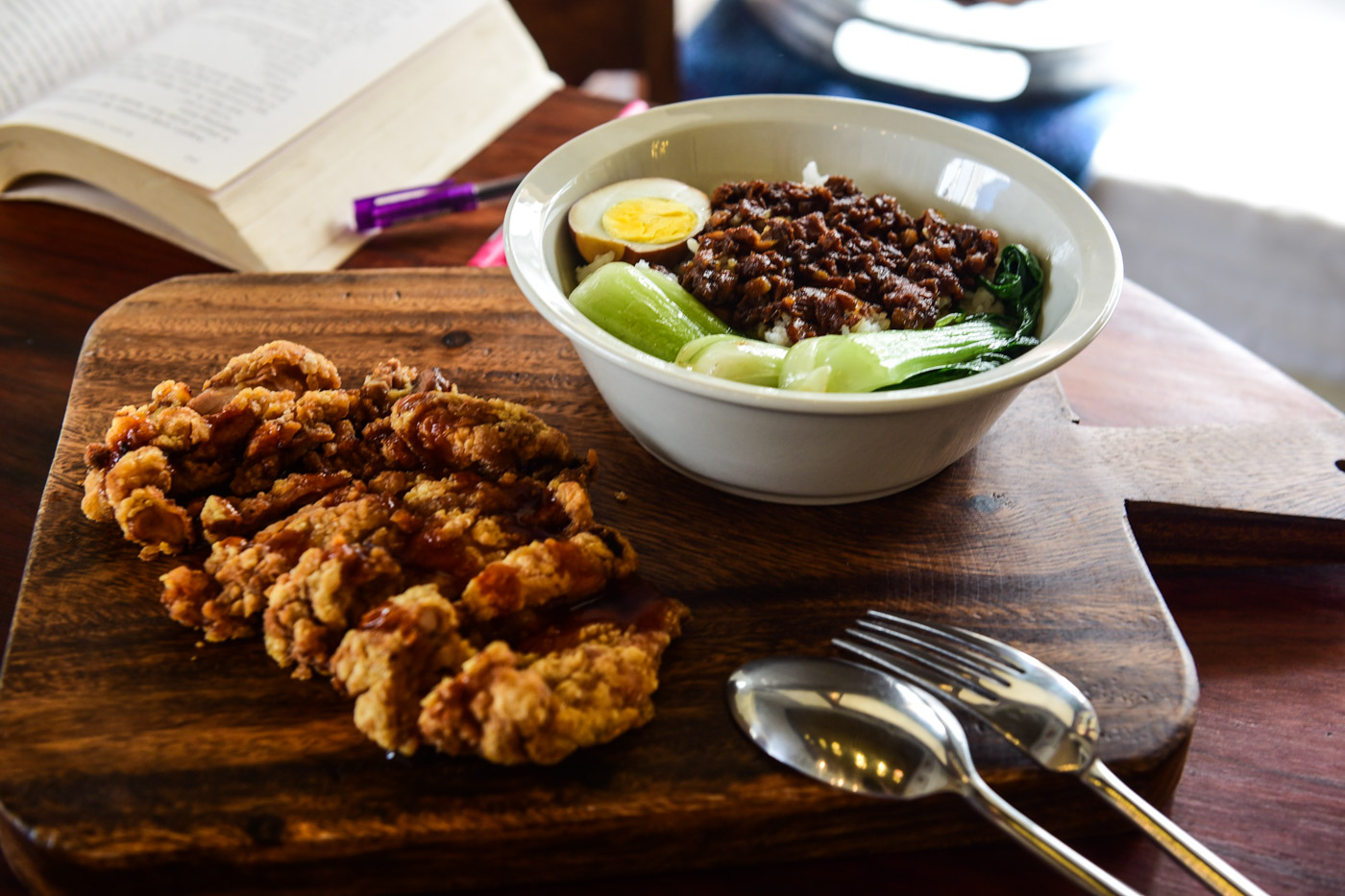 TAIWANESE FRIED CHICKEN. Served with Lu Rou Fan (rice with minced pork), this dish will fill you up real nice before you head home. Photo by Alecs Ongcal/ Rappler 