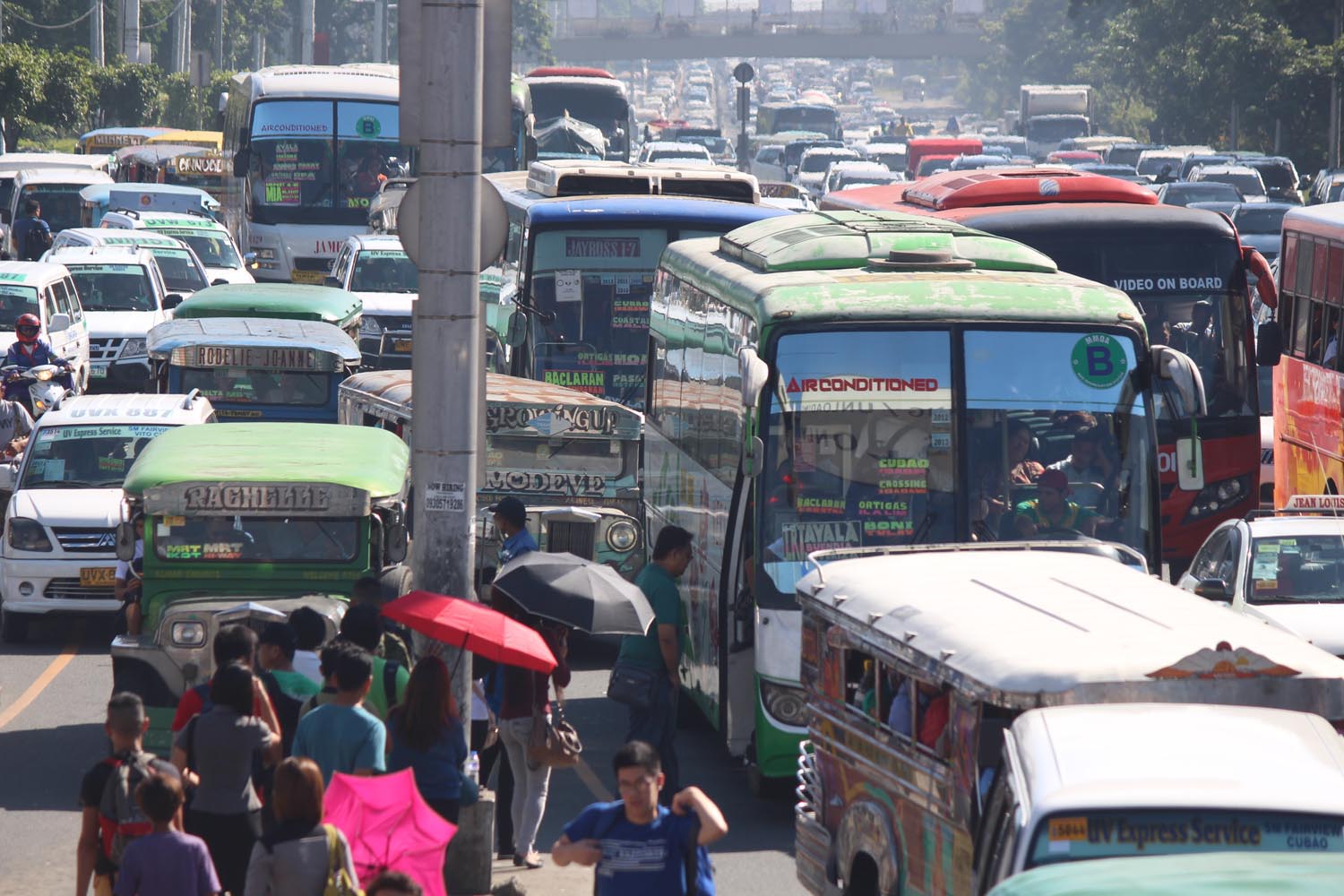 MANILA TRAFFIC. Roads are typically more crowded during the Christmas season. File photo by Joel Liporada/Rappler
 