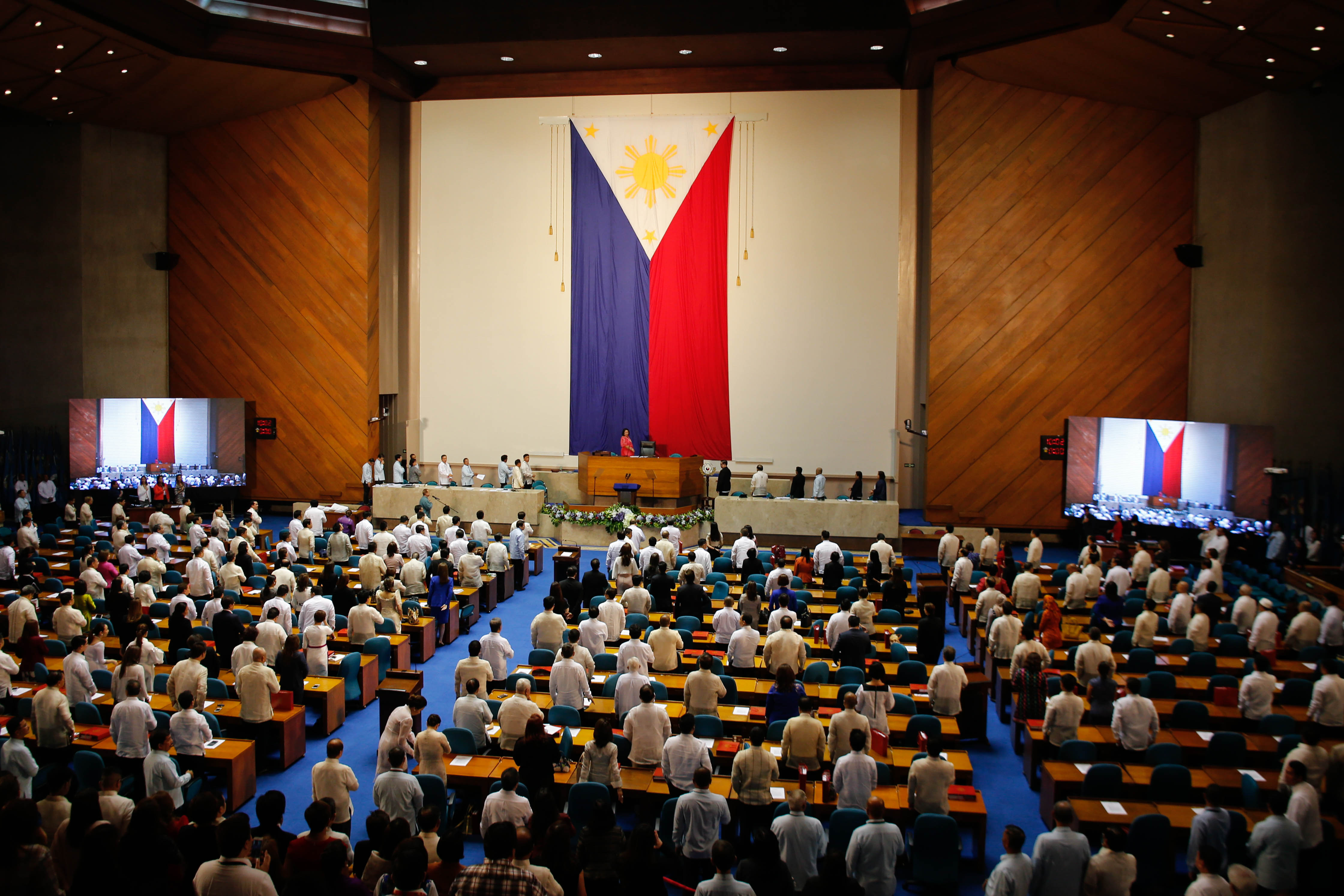 Members of the Philippine Congress sing the Philippine National Anthem during the opening session prior to The State of the Nation Address of President Duterte at the Philippine Congress building in Quezon City, 25 July 2016. Mark Cristino/EPA 