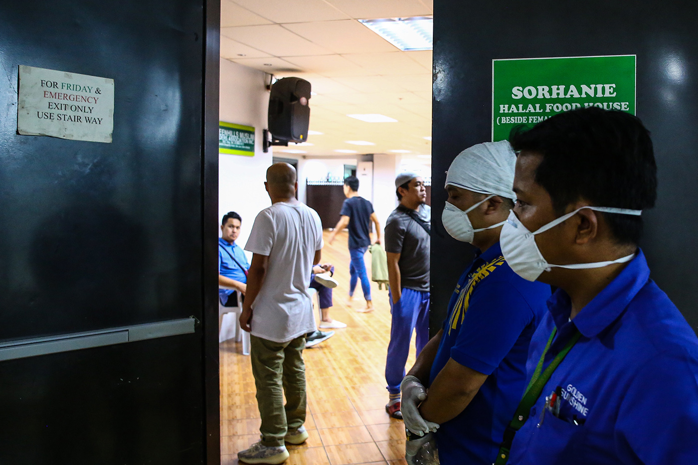 CLEANUP. Health workers disinfect a prayer room in Greenhills, San Juan, on March 6, 2020. Photo by Jire Carreon/Rappler 