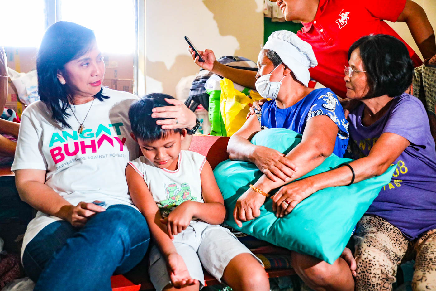 COMPASSION. Vice President Leni Robredo talks to some evacuees staying at the Kaylaway Elementary School in Nasugbu, Batangas on January 21, 2020. Photo by Charlie Villegas/OVP 