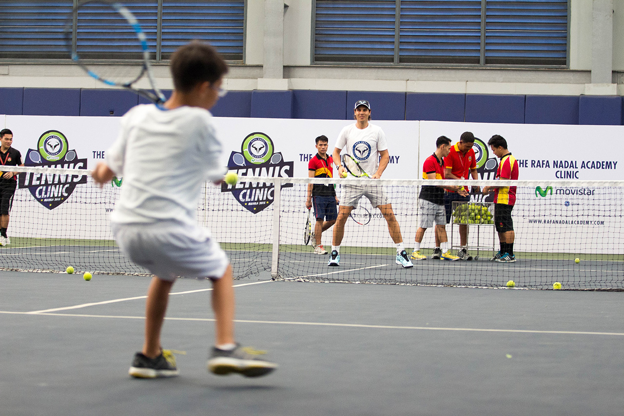 FILIPINO KIDS. Rafael Nadal conducts the tennis clinic for 60 Filipino kids. Photo by Ena Terol/Rappler 